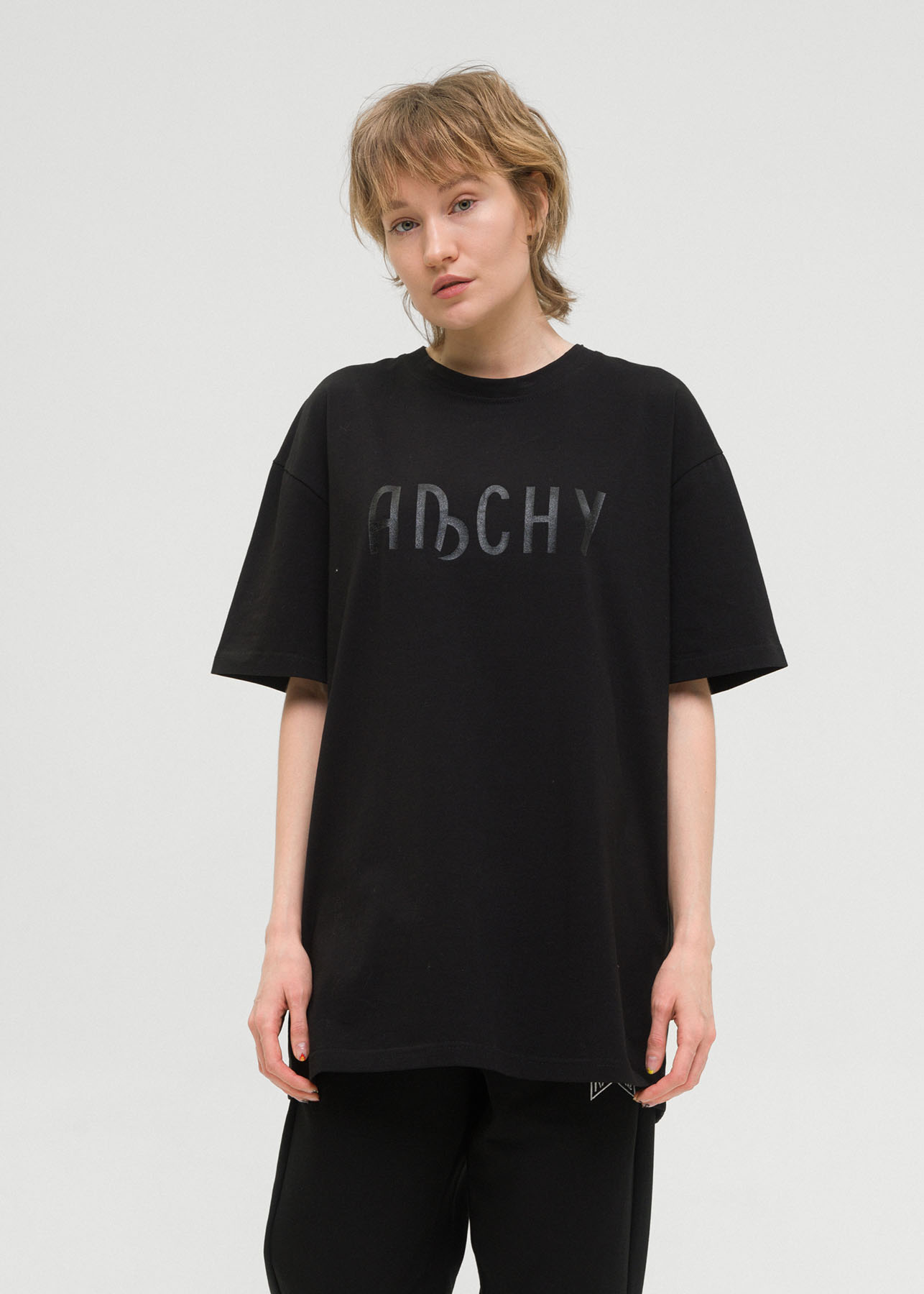 Футболка АБГА oversized с лаковым принтом спереди в черном цвете